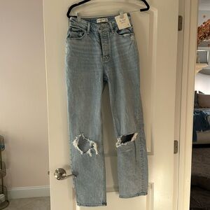 New with tags, Abercrombie and Fitch, the dad high-rise jeans